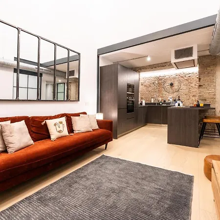 High Ceiling Gem In Heart Of Historic District