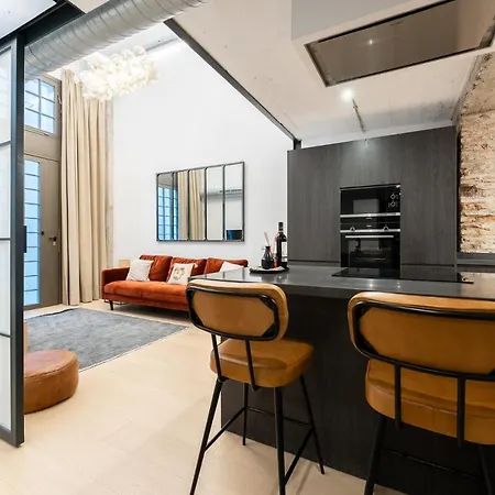 High Ceiling Gem In Heart Of Historic District * Malaga